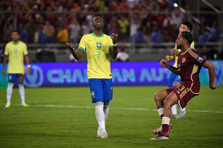 Fútbol: Vinicius falló un penal y Brasil empató con Venezuela en las Eliminatorias Sudamericanas