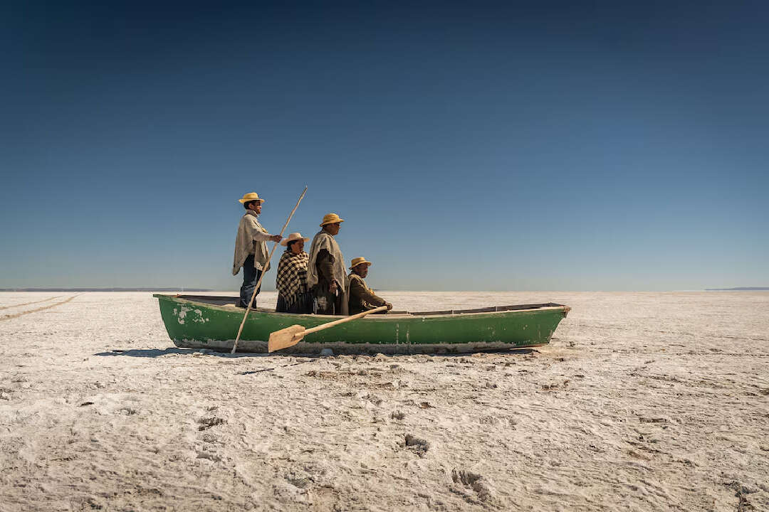 El documental de un argentino que puede llegar al Oscar y retrata la vida de los habitantes de un lago que se secó