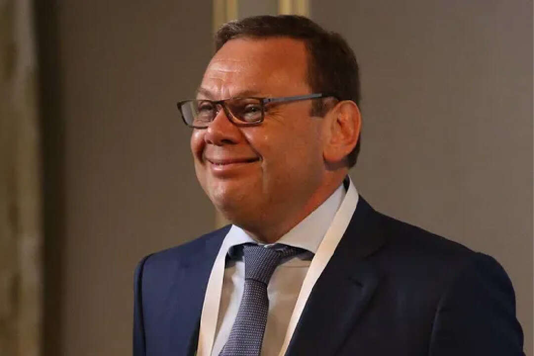 El controversial millonario ucraniano que creó el banco privado más importante de Rusia y es dueño de una importante cadena de supermercados que opera en Argentina