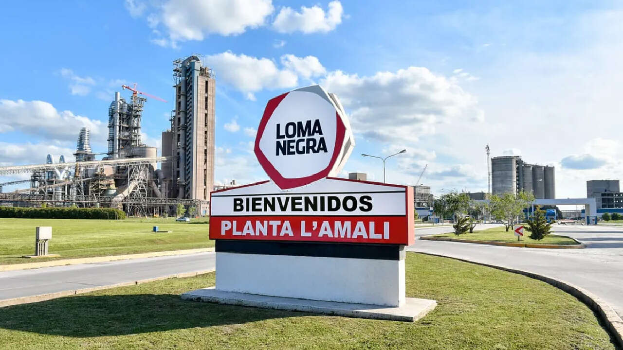 Loma Negra: mientras se define quién será el nuevo dueño de la empresa, las ventas de cemento bajaron 17%