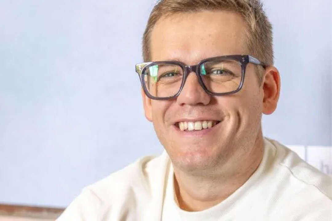 Creó una marca de anteojos disruptivos, logró desembarcar en Europa y ahora apunta a Norteamérica