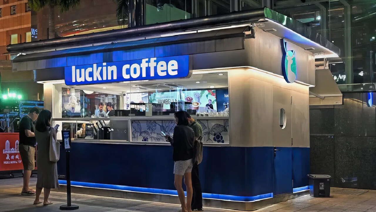 La cadena de cafeterías que puso de rodillas a Starbucks en China ahora quiere desembarcar en Estados Unidos