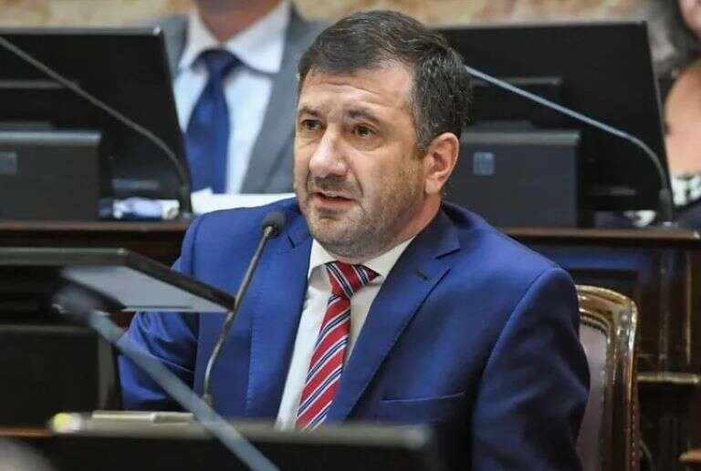 Los bloques dialoguistas convocaron a una sesión especial para suspender al senador Kueider