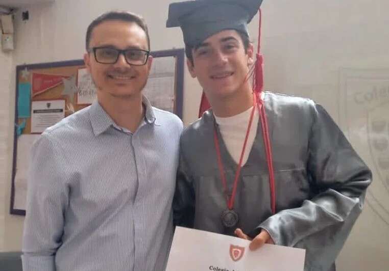 Redes Sociales: Colapinto aprovechó sus vacaciones en Argentina para terminar el colegio secundario