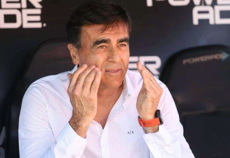 Fútbol: Gustavo Quinteros se aleja de Boca y se acerca el DT de uno de los semifinalistas