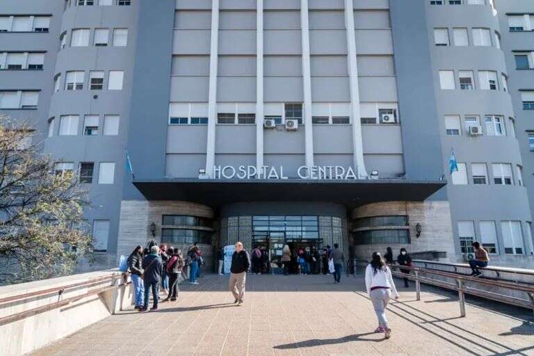 Mendoza: Una mujer fingió su muerte mientras la golpeaba su marido para salvarse de ser asesinada