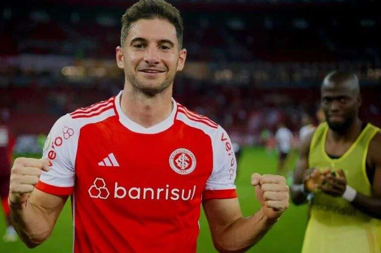 Fútbol: Estudiantes quiere ser la sorpresa del mercado, ya tiene a Medina, oferta por Alario y consulta por Borré