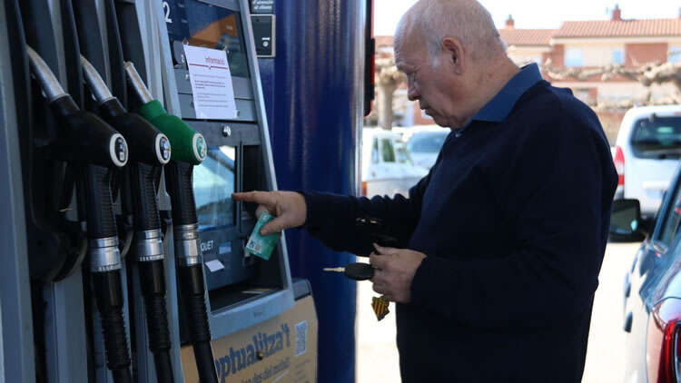 Presentan proyecto de Ley para habilitar el autoservicio de combustibles