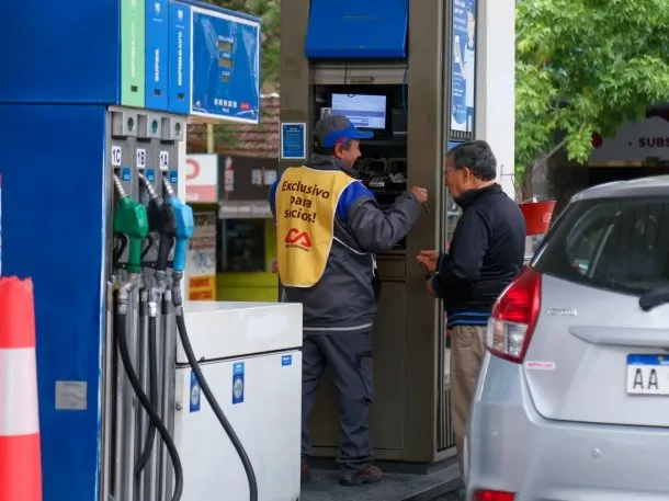 Vuelve a aumentar la nafta: A partir de cuándo se reflejará el incremento