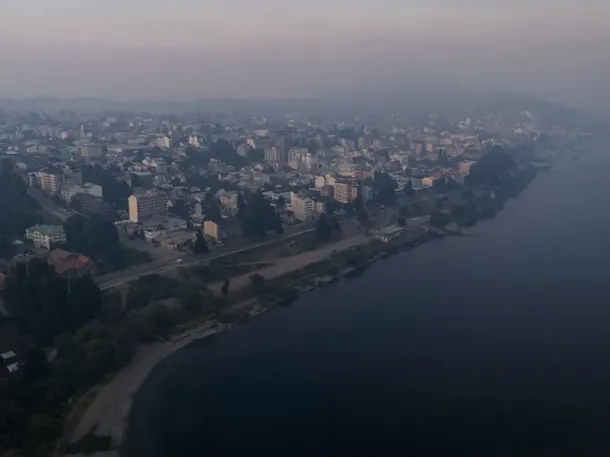 Bariloche cubierto de humo por incendio en el Parque Nacional Nahuel Huapi