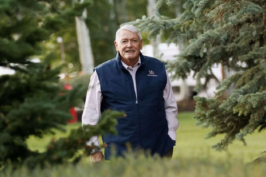 El poderoso multimillonario que fue dueño de DirecTv y que maneja la empresa a cargo de la Fórmula 1: quién es John Malone