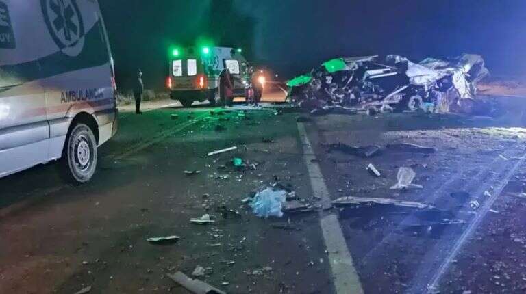 Jujuy: Seis personas murieron en un choque frontal entre un camión y una combi
