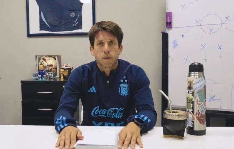 Fútbol: Diego Placente presentó la lista de convocados para el Sudamericano Sub 20