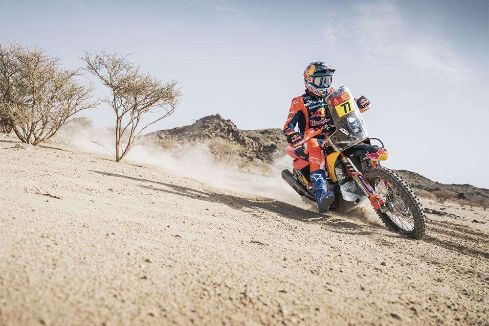 Rally Dakar 2025: Benavides ganó la quinta etapa en motos y se acerca al líder de la general