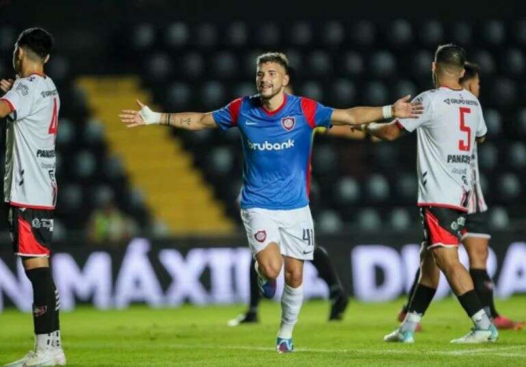 Fútbol: San Lorenzo vendió a una de sus figuras que influyó para cancelar una deuda con otro jugador