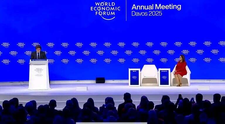 “El mundo ha abrazado a la Argentina, que se convirtió en ejemplo mundial”, dijo Milei en Davos