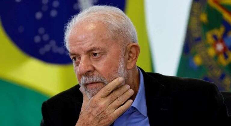 Brasil: El Gobierno prohibió el uso de celulares en las escuelas