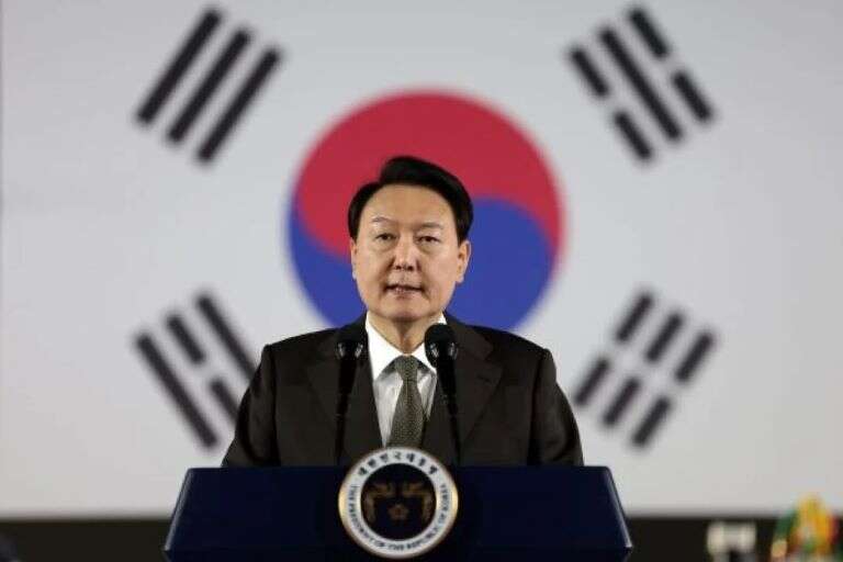 Corea del Sur: El Presidente destituido fue trasladado a una celda de aislamiento en Seúl