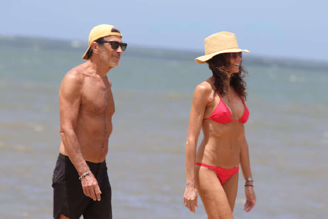 Florencia Raggi y Nicolás Repetto celebran sus 30 años de amor: risas, abrazos y momentos únicos al lado del mar