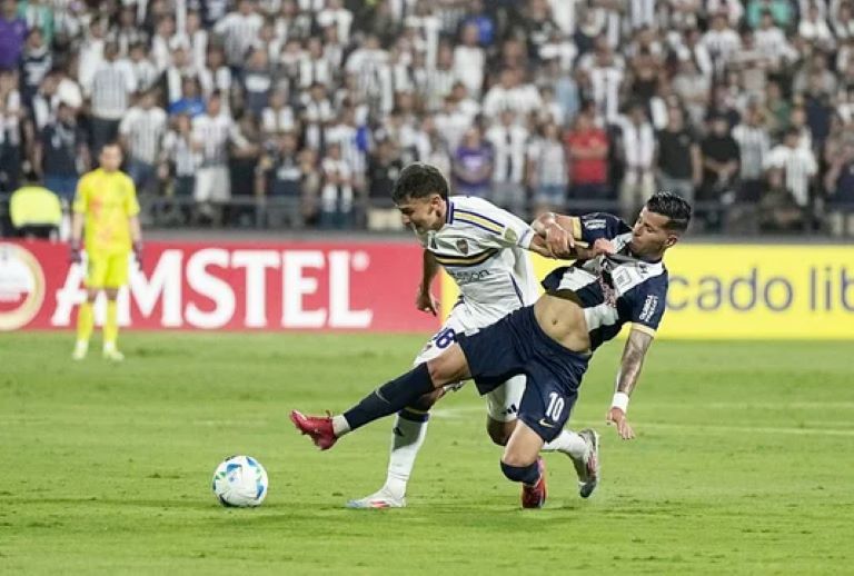 Fútbol: Boca cayó ante Alianza Lima y quedó a un paso de la eliminación de la Copa Libertadores
