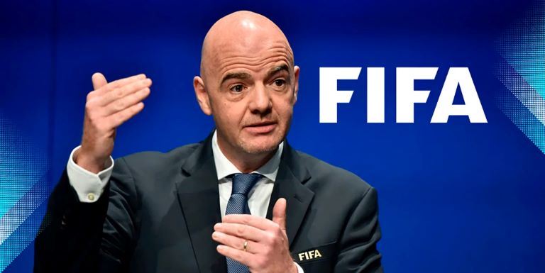 Fútbol: La FIFA analiza cambios en el VAR, el fuera de juego y el tiempo de juego