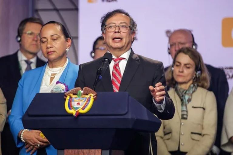 Colombia: Parte del gabinete del Gobierno colombiano renuncia tras el polémico Consejo de Ministros televisado