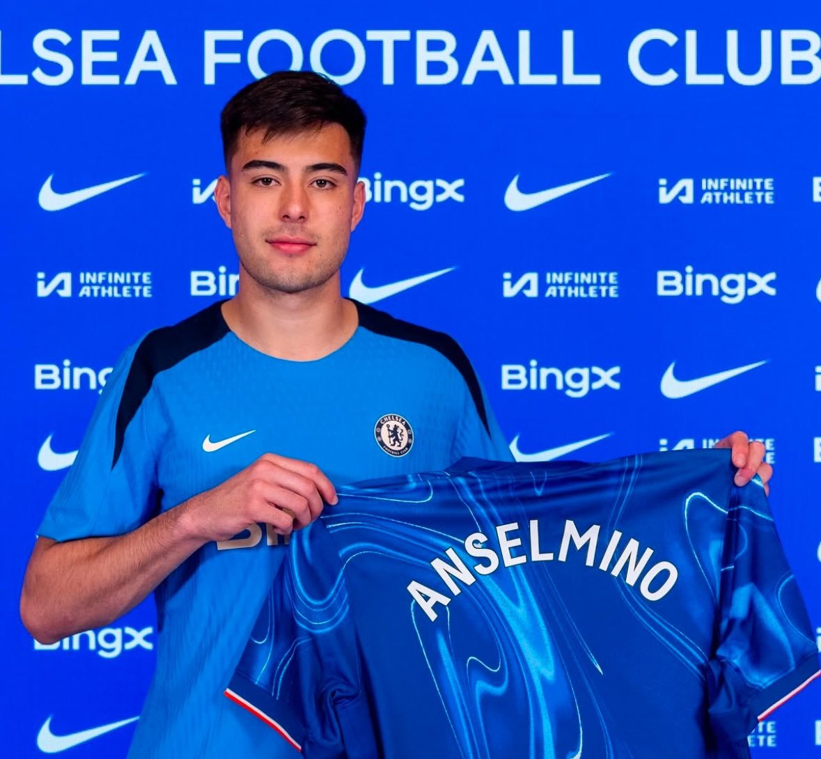 Fútbol: A un mes de su llegada a Chelsea, el pampeano Anselmino se encuentra a un paso de jugar en Olympique de Marsella