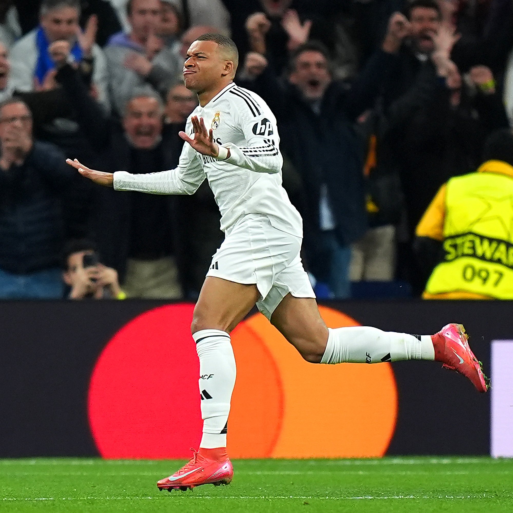 Fútbol: Hat trick de Mbappe para la victoria del Real Madrid ante el Manchester City