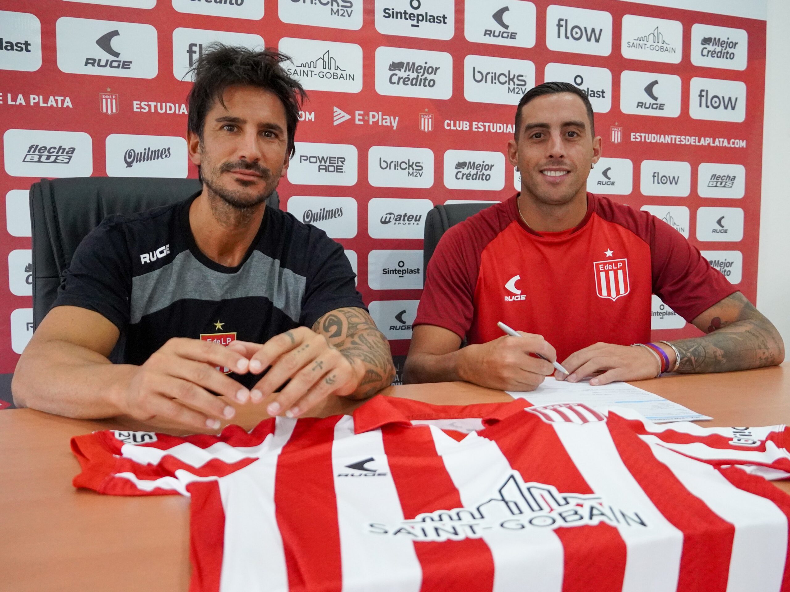 Fútbol: Ramiro Funes Mori fue presentado en Estudiantes