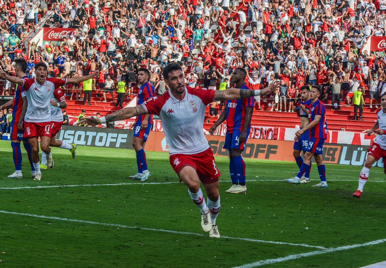 Fútbol: Huracán venció 2 a 0 a San Lorenzo y se quedó con el clásico