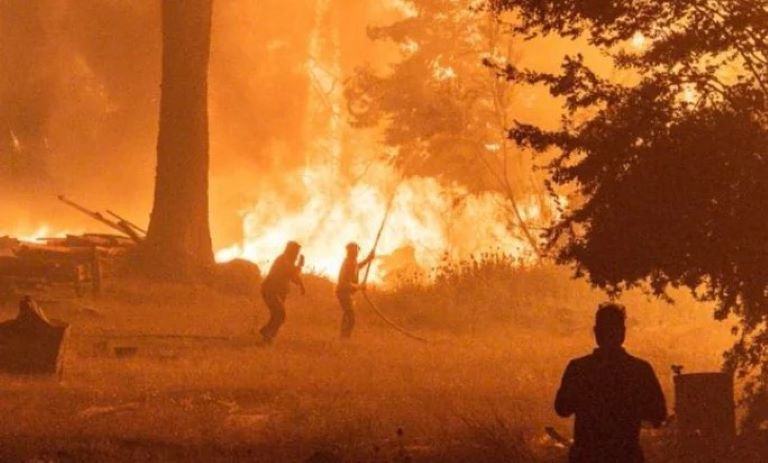 El Gobierno atribuye los incendios en la Patagonia a “terroristas disfrazados de mapuches”