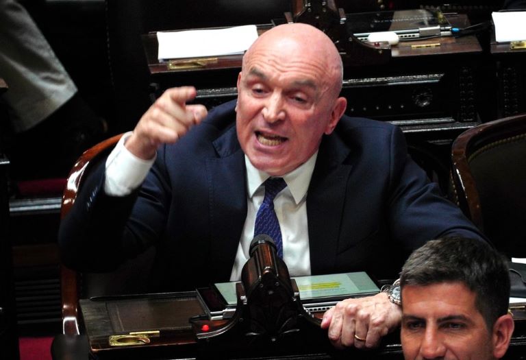 José Luis Espert pidió la renuncia de Axel Kicillof por “ineptitud” y dijo que “los kirchneristas son asesinos”