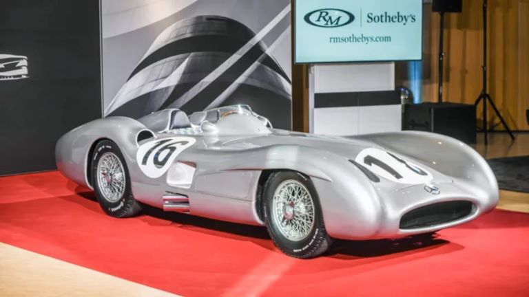 Automovilismo: Un auto de Fangio se convirtió en el más caro en la historia de la Fórmula 1 con un récord absoluto