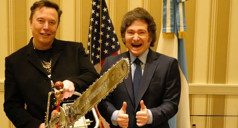Javier Milei se encontró con Elon Musk en Washington y le regaló una motosierra