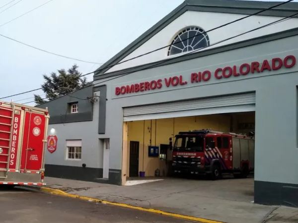 Una mujer y su hija cayeron al Río Colorado: Fueron rescatadas por un vecino de La Adela