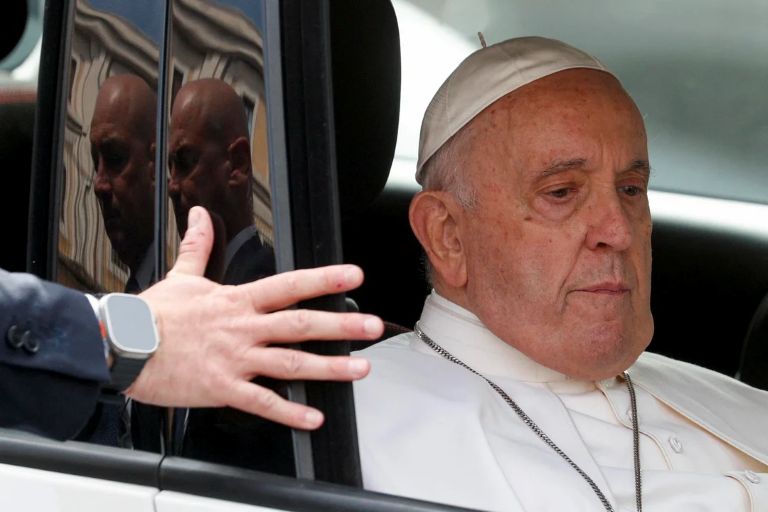 Vaticano: El papa Francisco sufrió un “empeoramiento repentino del cuadro respiratorio”