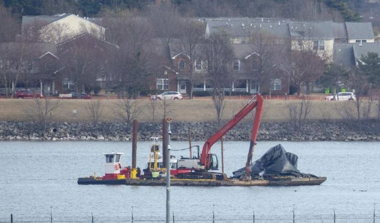 Estados Unidos: Recuperan los cuerpos de las 67 víctimas de la tragedia aérea en Washington
