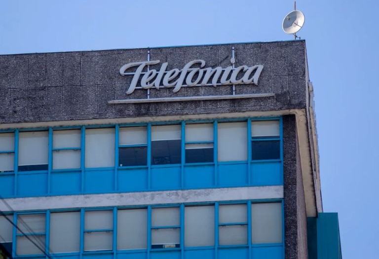 Telecentro denuncia ante la CNDC la venta de Telefónica a Telecom