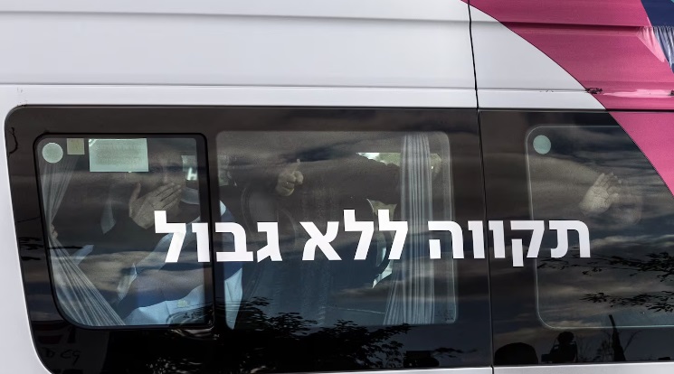 Hamas postergará la liberación de nuevos rehenes e Israel calificó la medida de “violación total” de la tregua