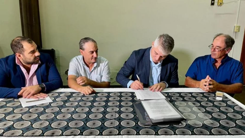 Ingeniero Luiggi y Embajador Martini: ampliarán la red de fibra óptica