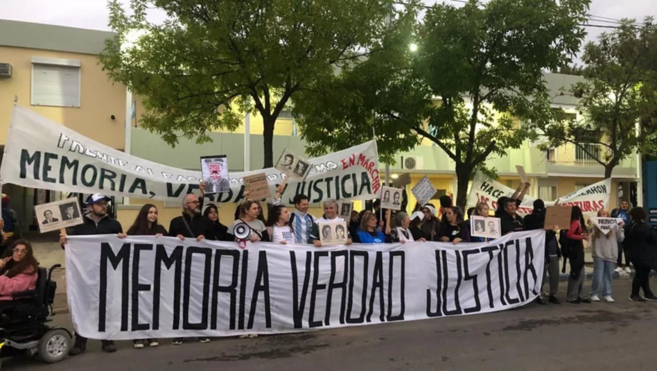Santa Rosa recordó el Día de la Memoria con una emotiva marcha