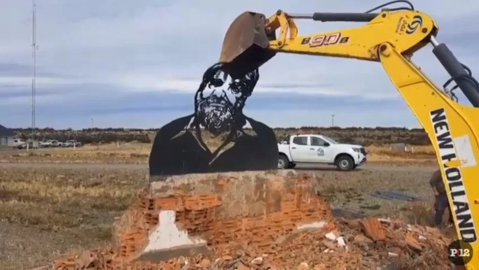 Polémica en Río Gallegos: el Gobierno de Milei demolió un monumento a Osvaldo Bayer