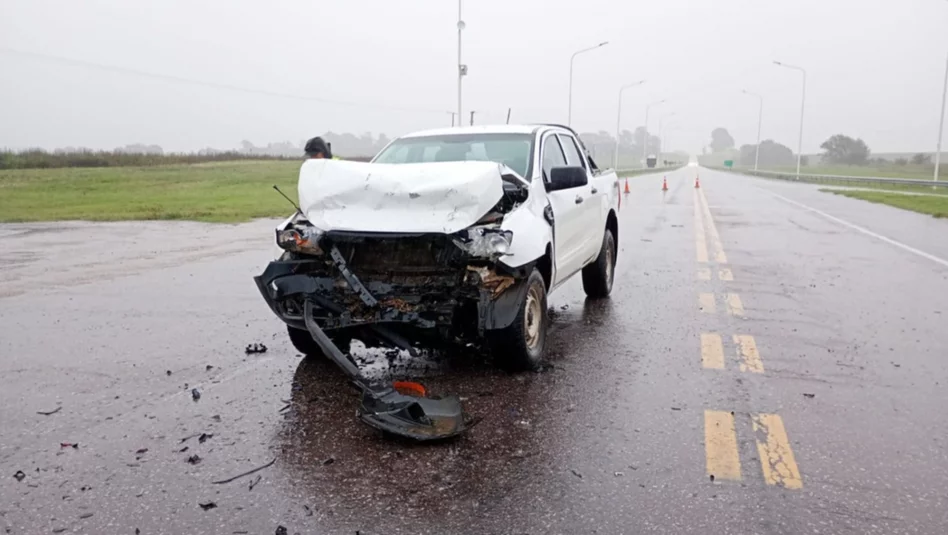 Impactante choque en el cruce de las rutas 5 y 7 en medio de una intensa lluvia