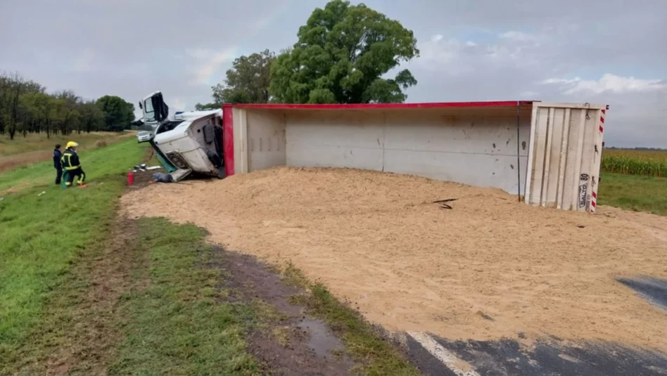 Tragedia en la Ruta 5: una camionera perdió la vida en un vuelco