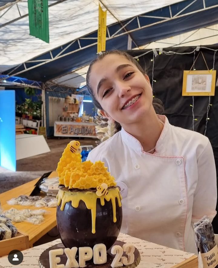 Tiene 16 años, se capacita con programas del Gobierno pampeano y expande su chocolatería artesanal