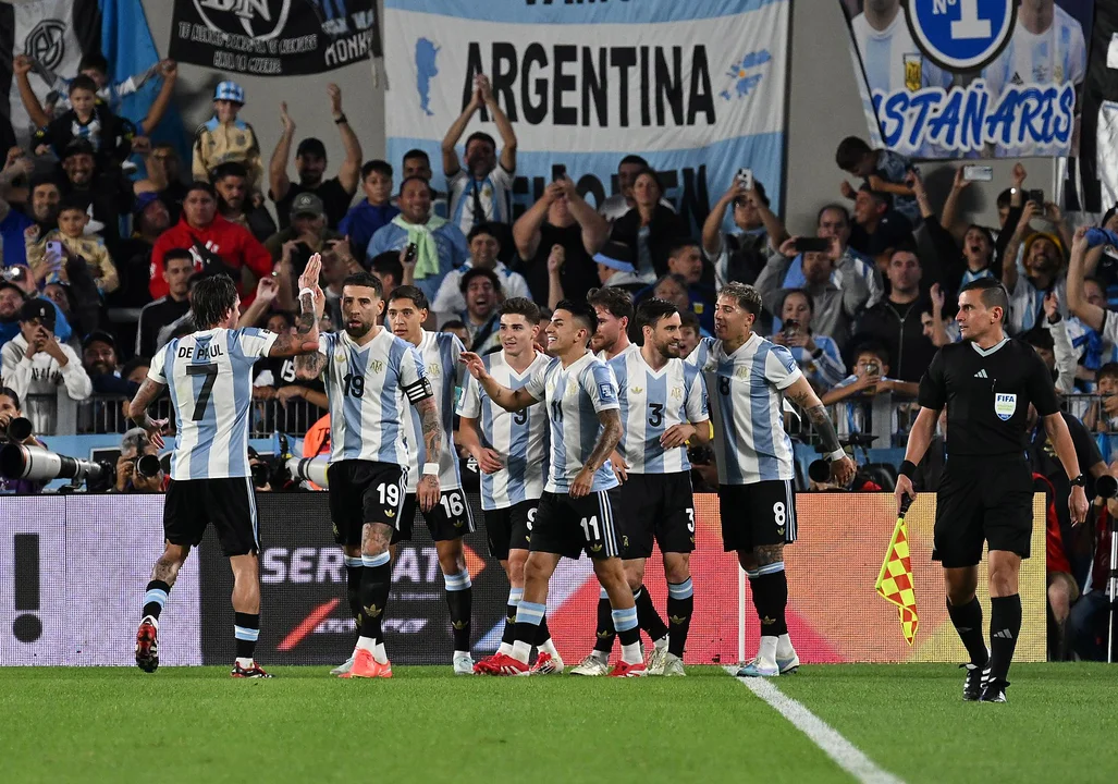 Fútbol: Argentina festejó la clasificación al Mundial 2026 goleando a Brasil