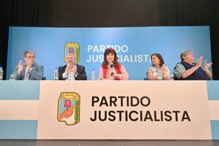 El PJ rechazó el DNU y advirtió que Javier Milei “avanza unilateralmente” en un acuerdo con el FMI