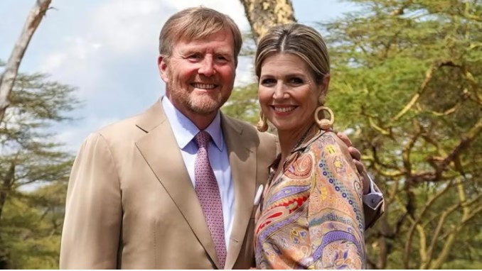 Máxima de Holanda deslumbrante en Kenya: del total red con capelina al estampado con bolso de mimbre