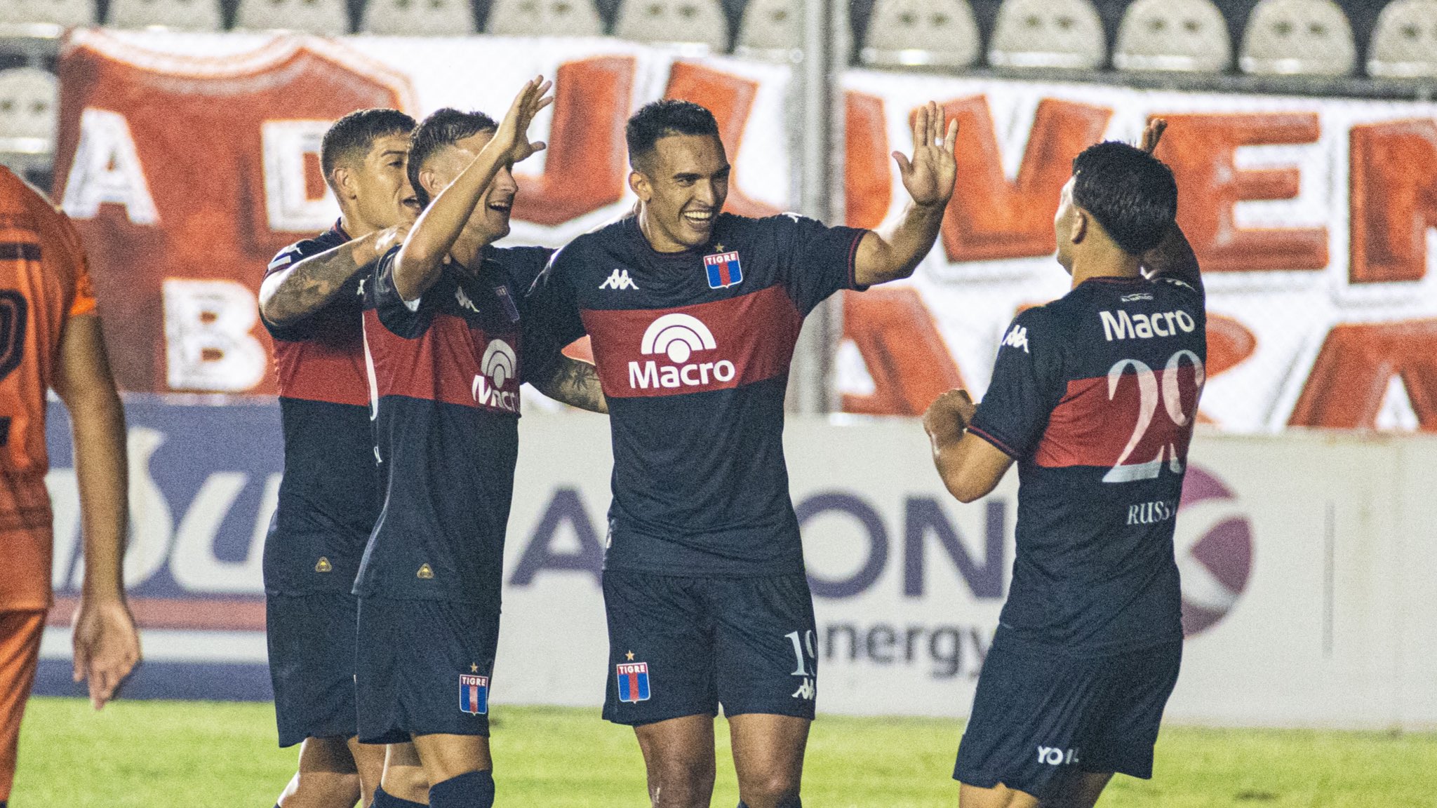 Fútbol: Tigre goleó a Berazategui y avanzó en la Copa Argentina