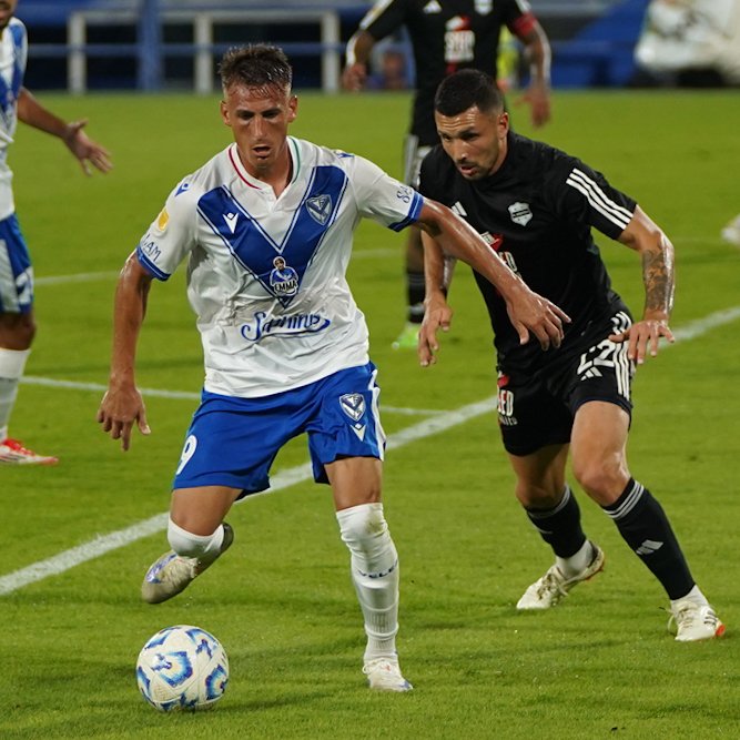Fútbol: Deportivo Riestra amargó el debut de Schelotto como DT de Vélez